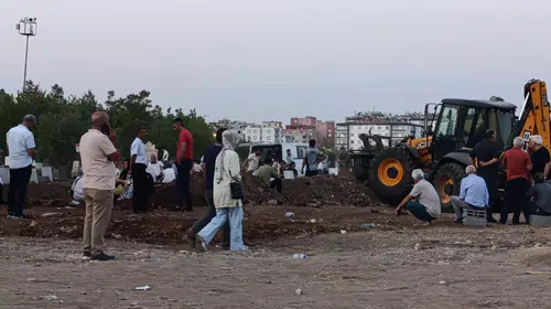 Diyarbakır’da minibüs faciası: 7 kişinin kimliği belirlendi, 4 cenaze defnedildi