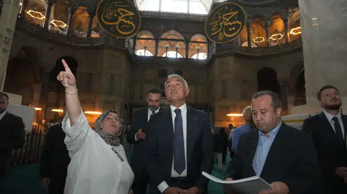 Ayasofya'da tarihi restorasyon: Kubbe dış yüzeyden güçlendirilecek, ibadet kesintisiz sürüyor