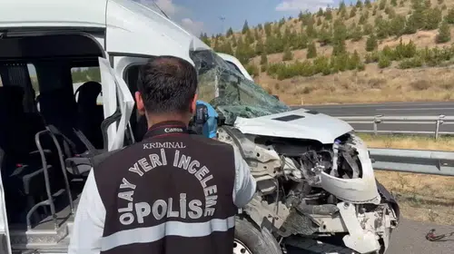 Ankara Çevre Yolu’nda servis minibüsü TIR’a çarptı