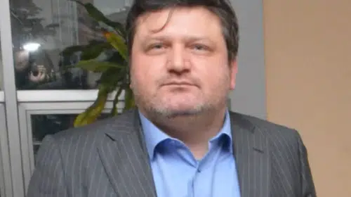 Bebek'te silahlı saldırı: Eski bakanın oğlu hastanede
