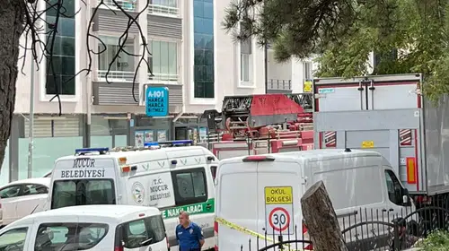 Kırşehir'de malzeme indiren şoför hidrolik rampanın altında kaldı