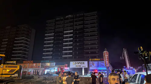 Diyarbakır'da plazada yangın: 5 kişi dumandan etkilendi