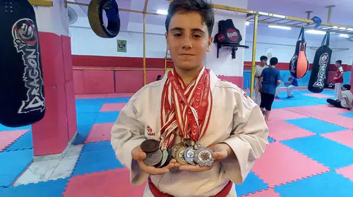 Ahmet Nassa dört yıllık karate serüvenine 30 madalya sığdırdı