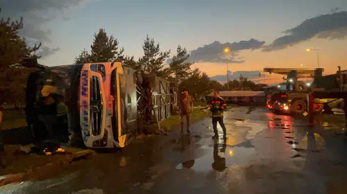 Kayseri'de sabah kazası: Otobüs ile tanker çarpıştı, 35 yaralı
