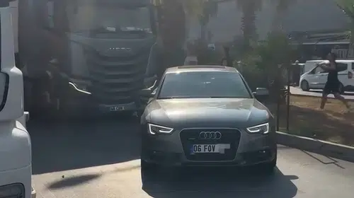 Trafikte taşlı saldırıya TIR ile karşılık: Otomobil hasar aldı, şoför kaçtı