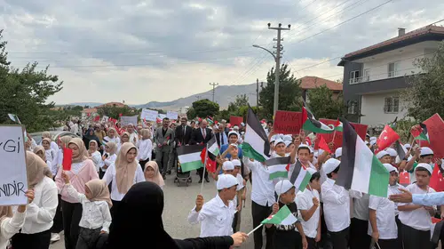 Malatya'da 940 öğrenci Gazze için yürüdü