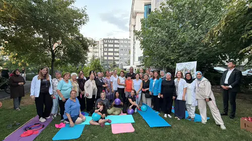 Anıttepe'de sağlık için bir araya geldiler: Bakan Memişoğlu parkta vatandaşlarla egzersiz yaptı