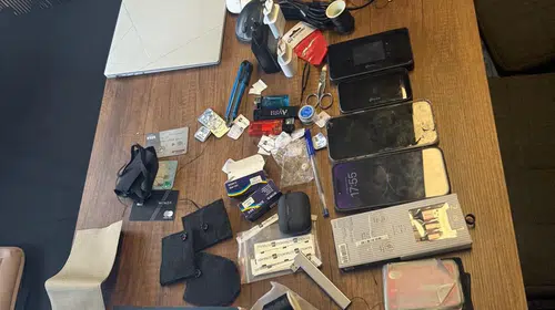 İzmir'de şüpheli çanta: Öğretmen kopya düzenekleriyle yakalandı