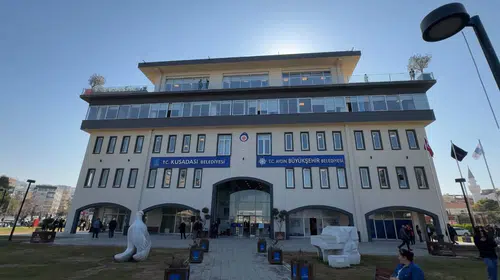 Kuşadası Belediyesi'nde operasyon gerçekleştirildi