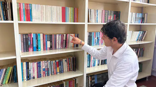 Ankara'da bir öğretmenin azmi: 500 kitaplık dağınık raflar, 5 bin 500 kitaplık modern kütüphaneye dönüştü