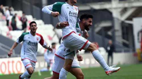 Karşıyaka'da forvet hattı güçleniyor: Fatih Taşdelen yeniden İzmir'de