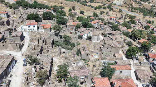 Gökçeada'nın 250 yıllık Rum köyü Dereköy: Piri Reis'in bahsettiği yerleşim bugün hayalet köy gibi