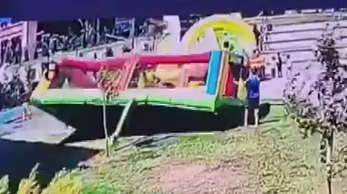 Çekmeköy’de şişme oyun parkı rüzgarda devrildi: 3 çocuk yaralı