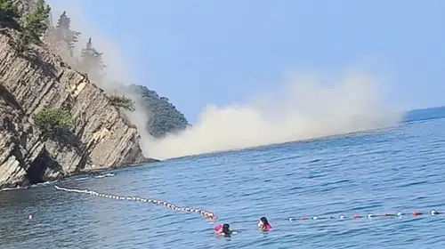 Mudanya'da kıyı şeridinde heyelan: Denize kaya parçaları döküldü