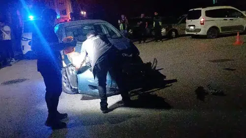Çorum’da motosiklet sürücüsü otomobille çarpışınca ağır yaralandı
