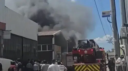 Bursa’da elyaf ve süngerlerin bulunduğu iş yeri yandı