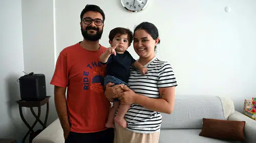 SMA hastası Teoman bebek tedavi sonrası Türkiye’ye döndü