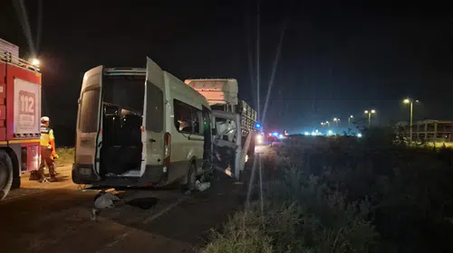 Erzin’de servis minibüsü ve kamyon çarpıştı: 1 ölü