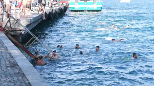 Bebek Sahili'nde sıcak hava mesaisi: Deniz, balık ve keyif bir arada
