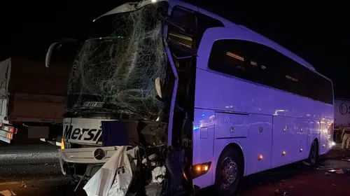 Siverek'te gece yolculuğu kazayla bölündü: 13 yaralı hastaneye kaldırıldı
