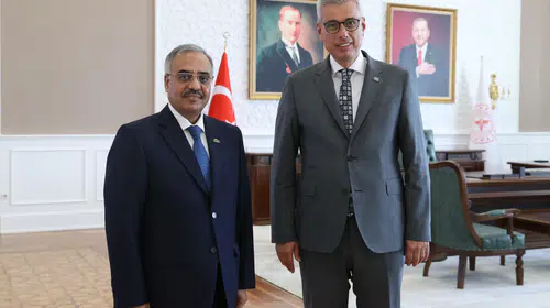Sağlık diplomasisinde yeni dönem: Bakan Memişoğlu D-8 temsilcisiyle masaya oturdu
