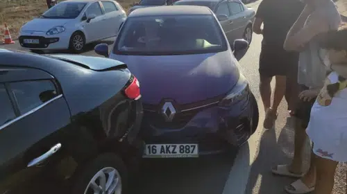 Bursa Balıkesir istikametinde korkutan zincirleme kazada yaralılar var