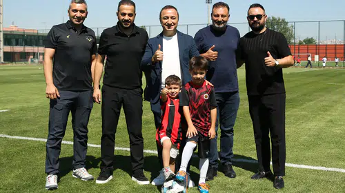 Gençlerbirliği'nde minik Göktuğ'a forma ve saha sürprizi