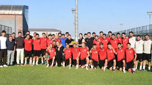 Balıkesir'in gururu Yasemin Adar Yiğit, Balıkesirspor'u ziyaret etti