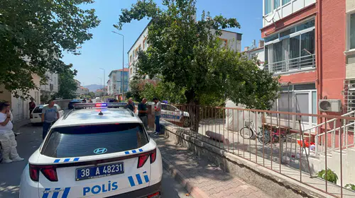 Kayseri'de boşanma aşamasındaki eşini bıçaklayan şüpheli polise teslim oldu