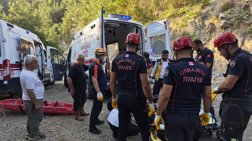 Osmaniye'de kontrolden çıkan otomobil dereye uçtu: 1 ölü, 1 yaralı