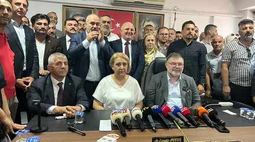 Menderes Belediyesi'nde görev değişimi