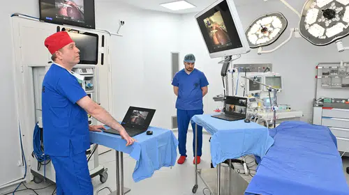 Uzman hekimler TCG Anadolu'daki ameliyatı 5G ile uzaktan yönlendirdi