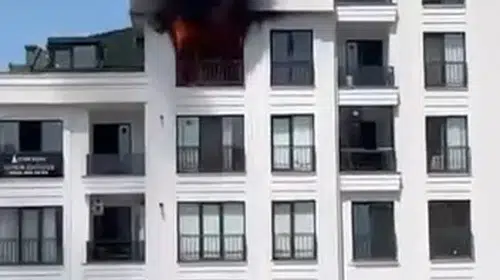 Bina sakinleri güvenle tahliye edildi, yangın söndürme çalışmaları sürüyor