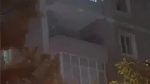 İstanbul'da balkon duvarında dans eden kadına ekipler müdahale etti
