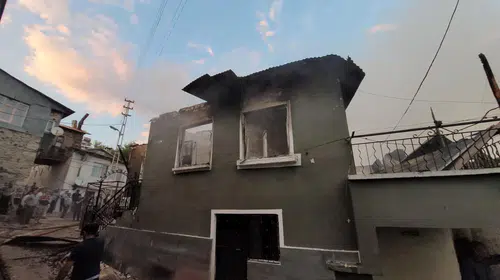 Erzincan'da alevler 8 evi yuttu: Kemaliye'de yangın seferberliği