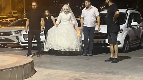 Düğün yolunda kaza yapan çift hastaneye kaldırıldı