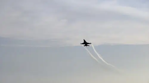 Gökyüzünde bayram provası: SOLOTÜRK'ün F-16'sı Yenikapı'da izleyenleri büyüledi