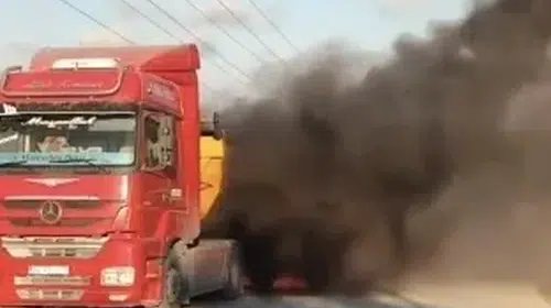İstanbul Arnavutköy'de hafriyat kamyonu alevlere teslim oldu