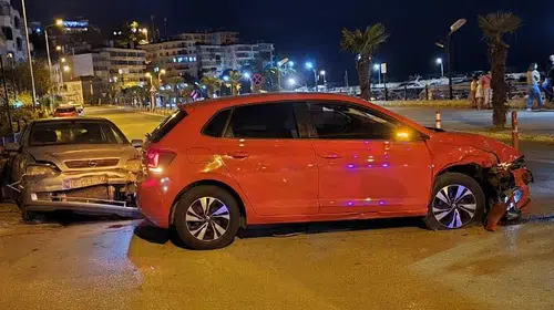 Gece yarısı korkutan kaza: 4 yaralı, sürücü kaçtı