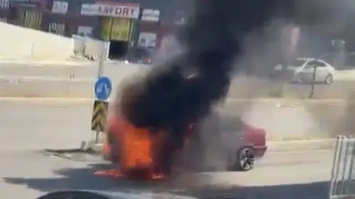 Samsun'da seyir halindeki otomobil alev aldı