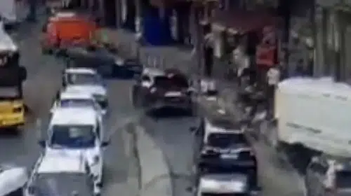 Beykoz'da dehşet anları: Kontrolden çıkan otomobil kaldırımdaki yayaları biçti, 5 yaralı