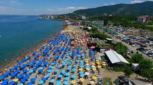 40 bin nüfuslu Çınarcık yazın 10 kat büyüyor: 400 bin tatilci ilçeye akın etti