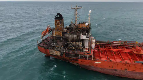 Karadeniz'de dron saldırısına uğrayan tanker Samsun'da karaya oturdu