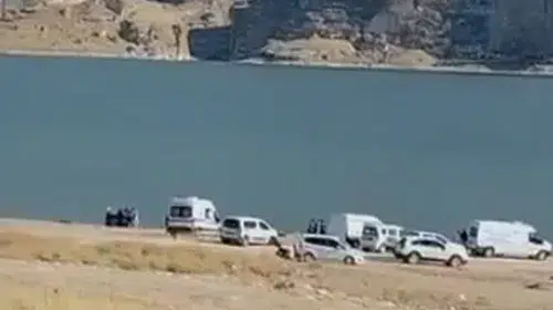 Hasankeyf’te baraj gölü kenarında kişisel eşyalar bulundu