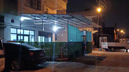 Seyhan'da kahvehaneye düzenlenen silahlı saldırıda üç kişi yaralandı