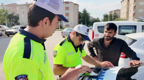 Düğün konvoyunda havalı korna cezası: Sürücüden tövbe geldi