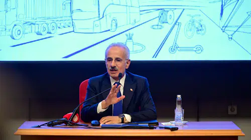 Geleceğin mülki idare amirlerine ulaşım vizyonu: Bakan Uraloğlu kürsüye çıktı