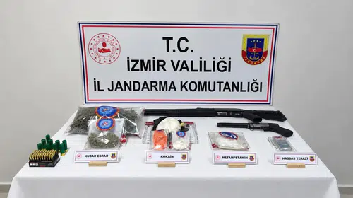 Bayındır'da zehir tacirlerine jandarma darbesi: 8 kişi yakalandı