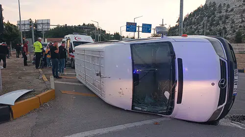 Burdur'da sabah saatlerinde kaza: Tarım işçilerini taşıyan araçlar çarpıştı