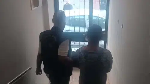 İzmir merkezli sosyal medya operasyonu: 16 kişi yakalandı